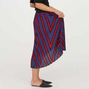 H &M pleated skirt